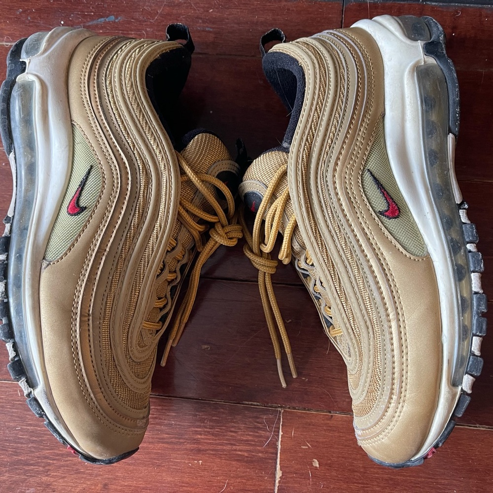 Nike Air Max gold